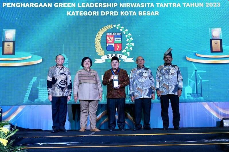 21 Kepala Daerah dan 21 Pimpinan DPRD Raih Penghargaan Green Leadership Nirwasita Tantra Tahun 2023